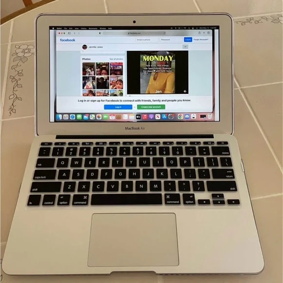 Bundle Apple MacBook Air 11.6 With Hello Kitty Sleeve, Transparent Case